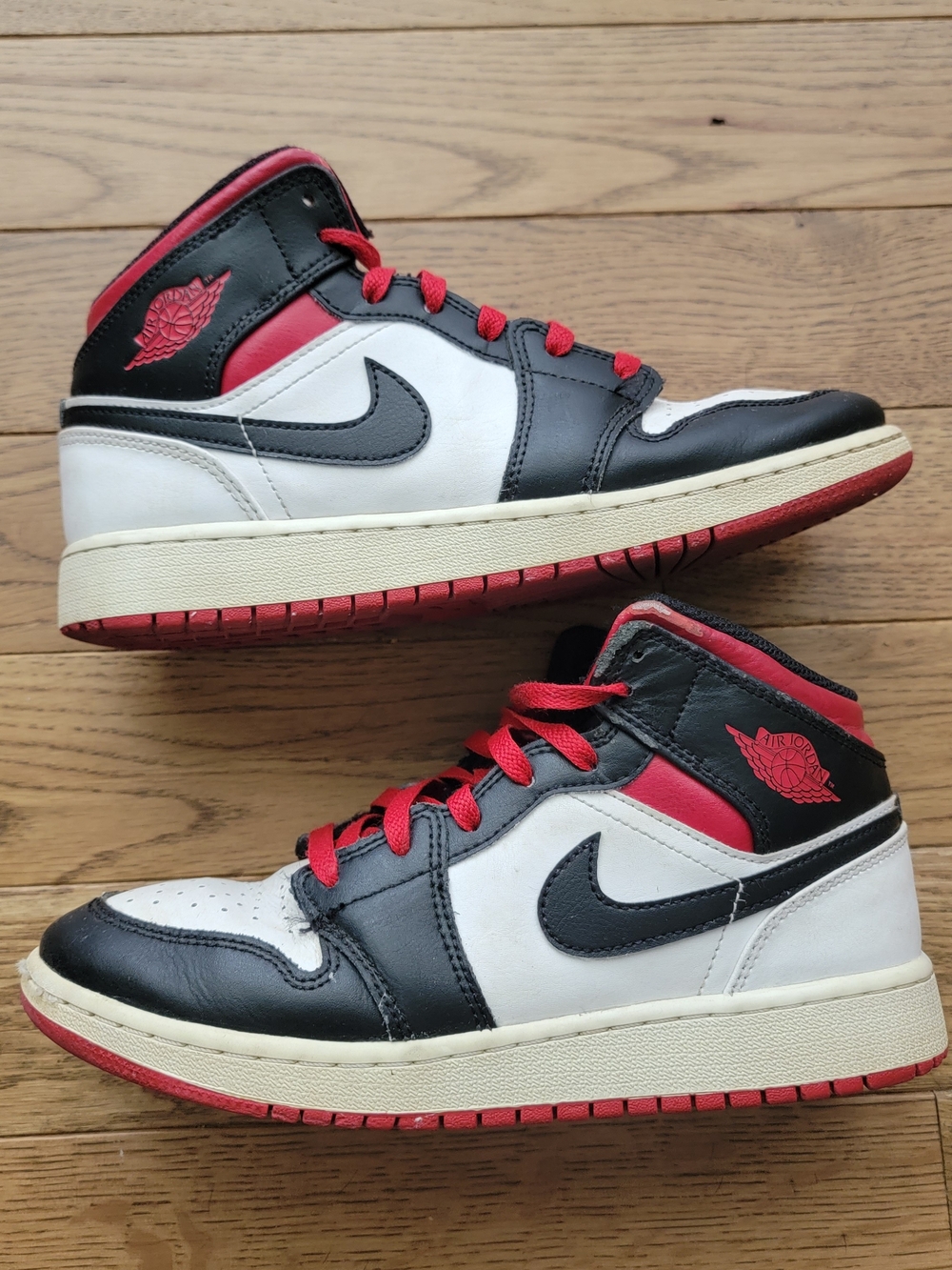 Air Jordan 1 Mid Black Toe White Red Shoes DQ8423-106 Youth Size 6Y